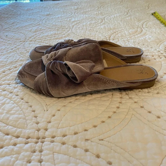 A.N.A. Lavender Mules - Picture 1 of 2